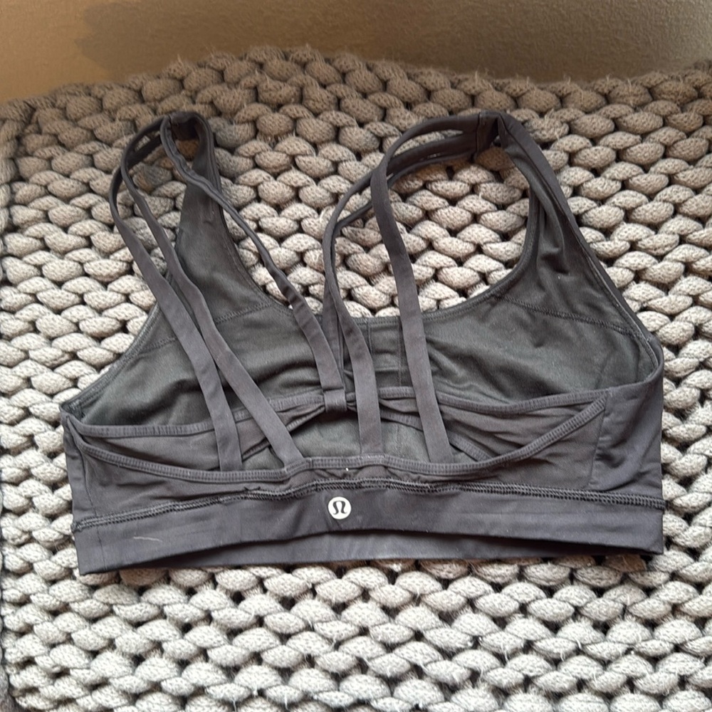 Black lululemon sports women’s bra